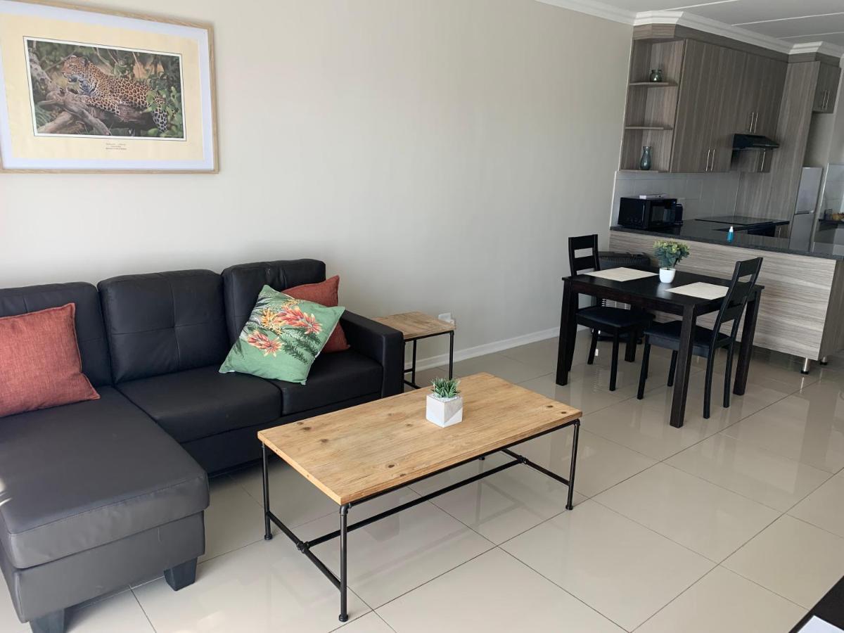 Or Tambo Self Catering Apartments, The Willows Boksburg Exterior foto