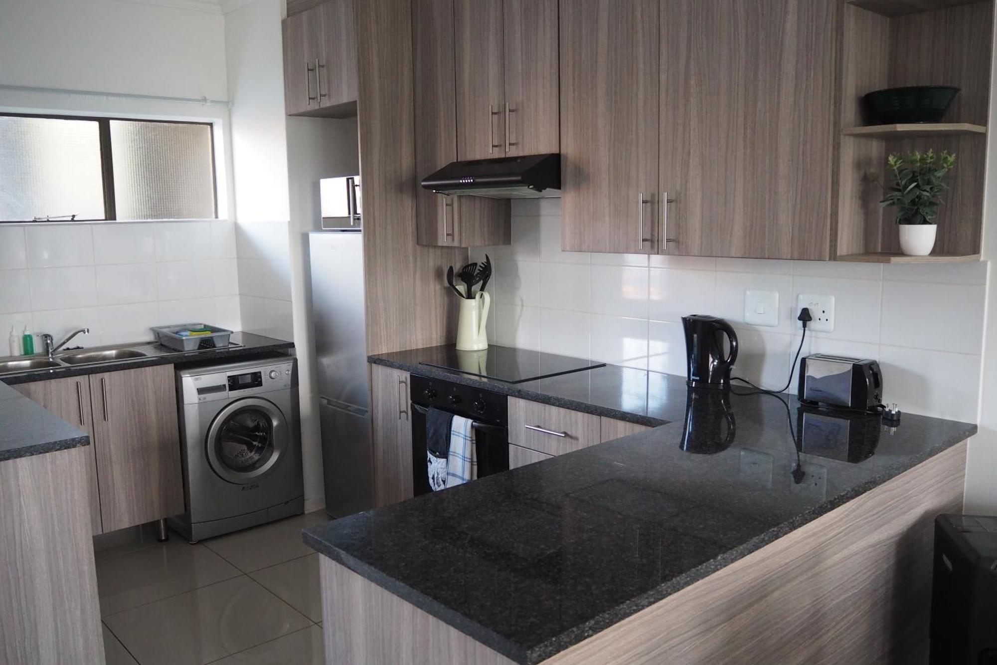 Or Tambo Self Catering Apartments, The Willows Boksburg Exterior foto