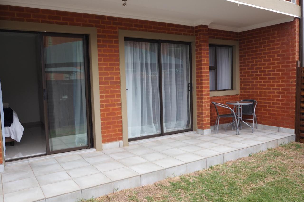 Or Tambo Self Catering Apartments, The Willows Boksburg Exterior foto