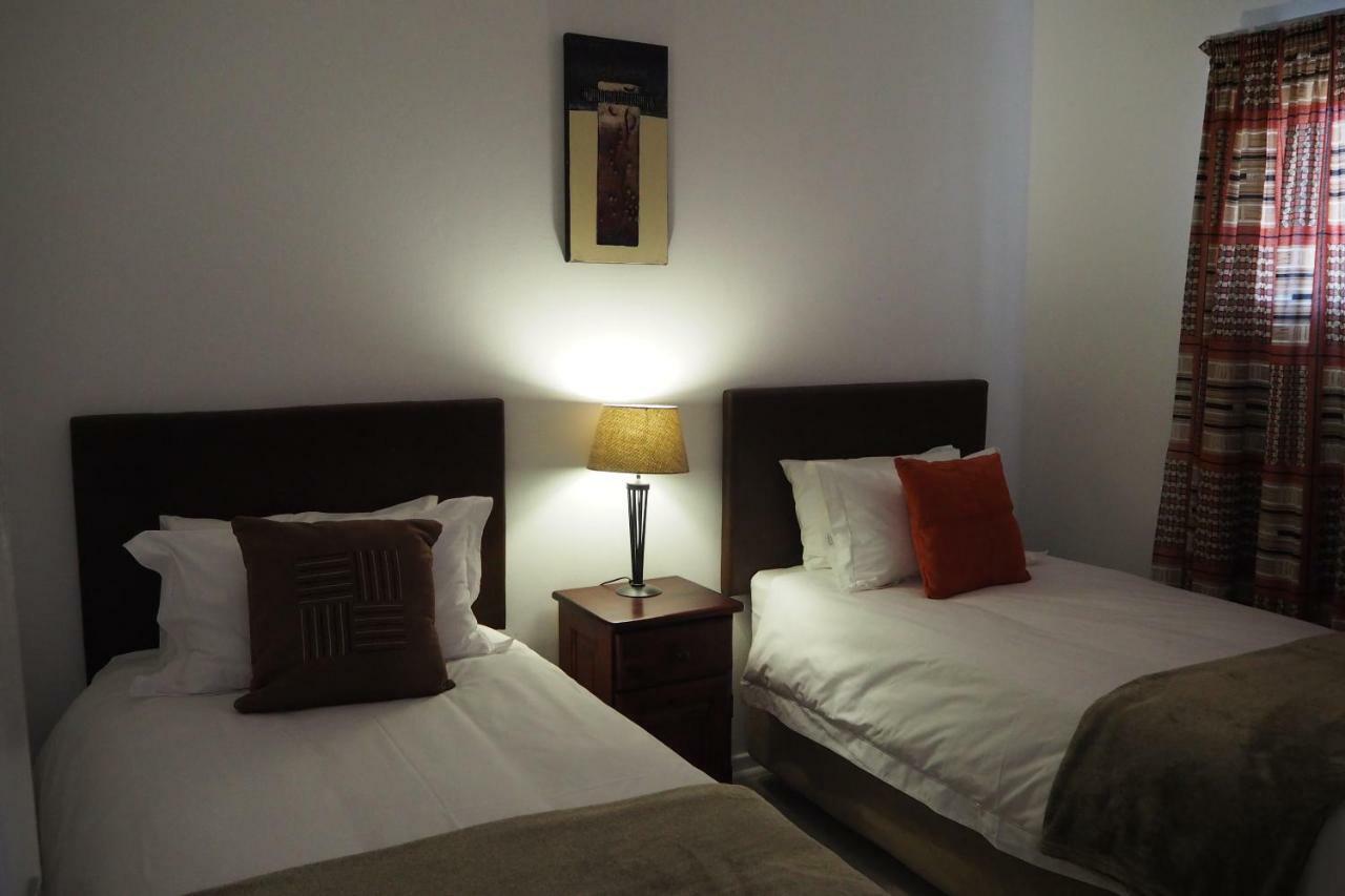 Or Tambo Self Catering Apartments, The Willows Boksburg Exterior foto