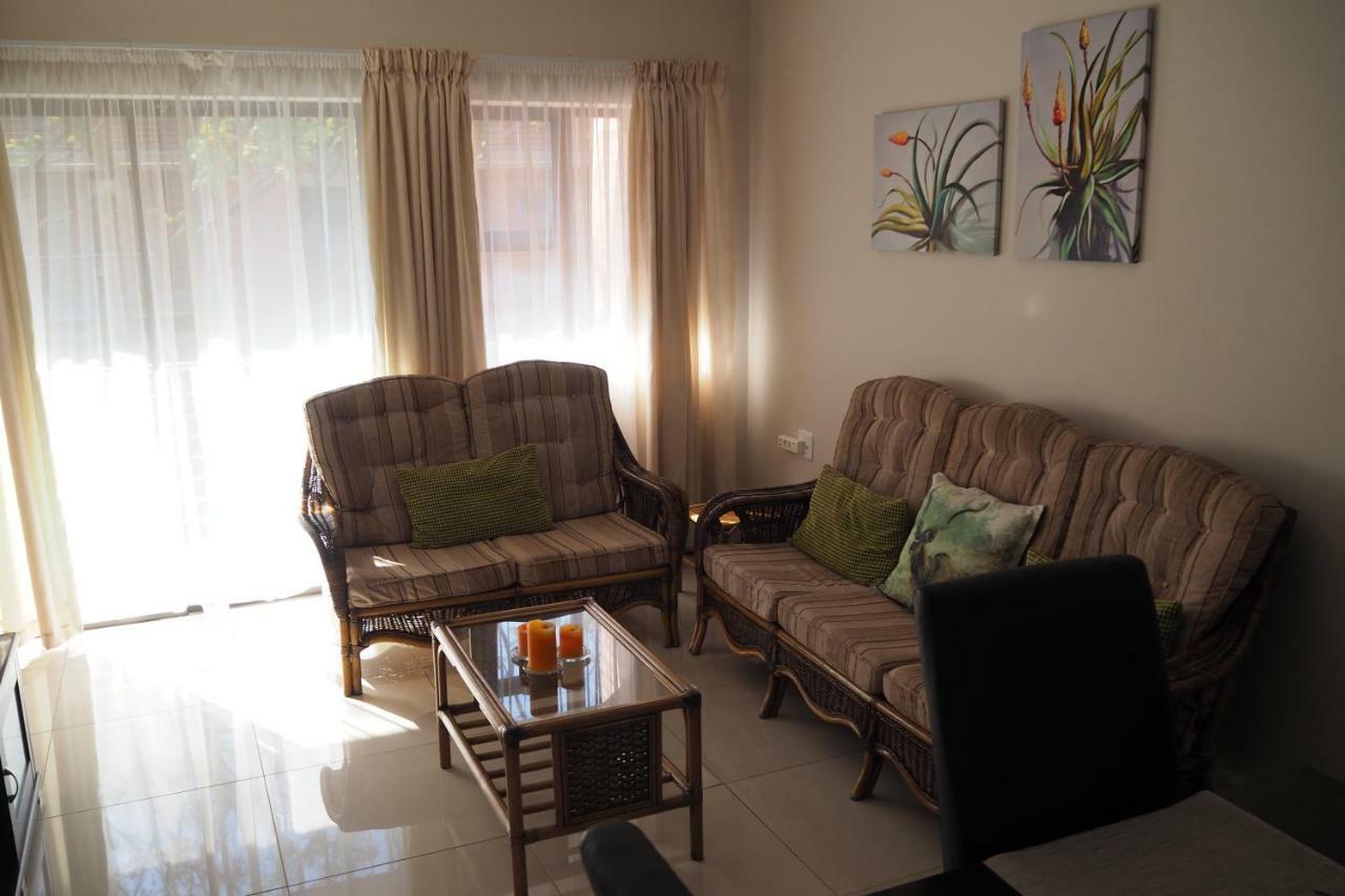 Or Tambo Self Catering Apartments, The Willows Boksburg Exterior foto