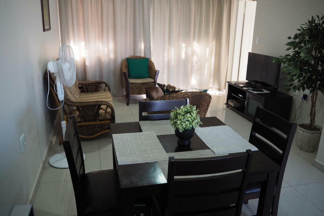 Or Tambo Self Catering Apartments, The Willows Boksburg Exterior foto