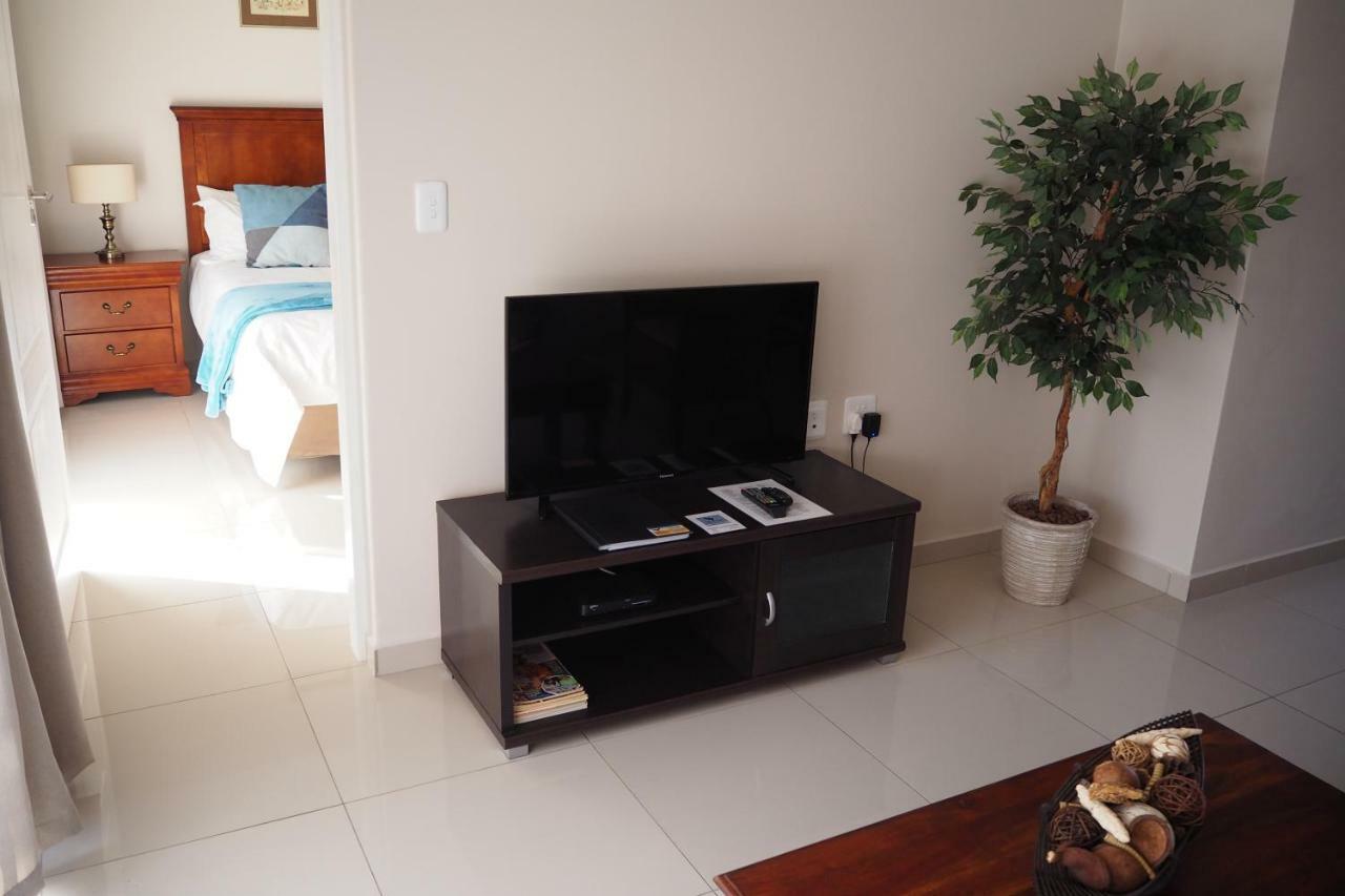 Or Tambo Self Catering Apartments, The Willows Boksburg Exterior foto