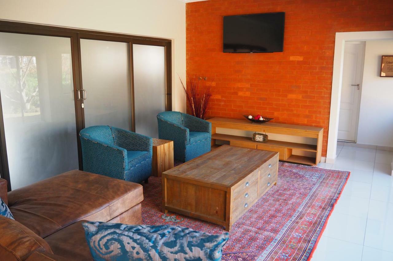 Or Tambo Self Catering Apartments, The Willows Boksburg Exterior foto